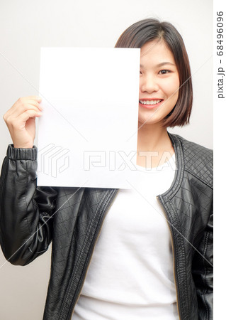 Smart business asian women hold b;ank white paper Smart business asian women hold b;ank white paper 68496096