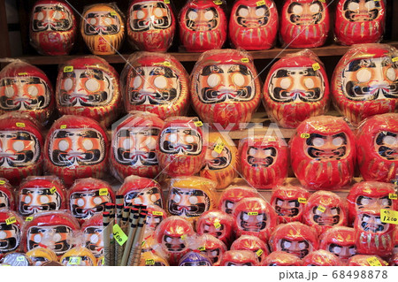 縁起物のだるま　 68498878