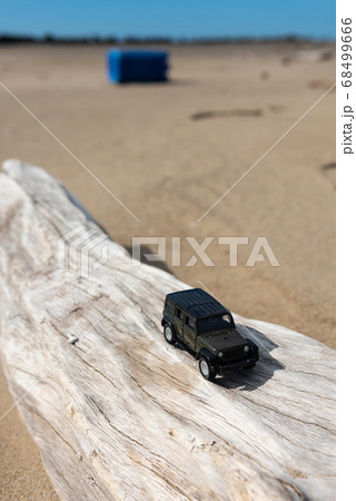 悪路を走破する車 68499666