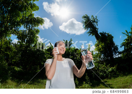 夏の健康イメージ 68499863