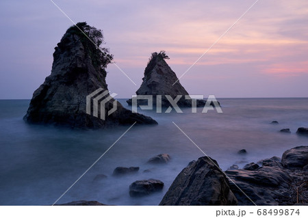 千葉県　雀島の夕景　南房総市 68499874