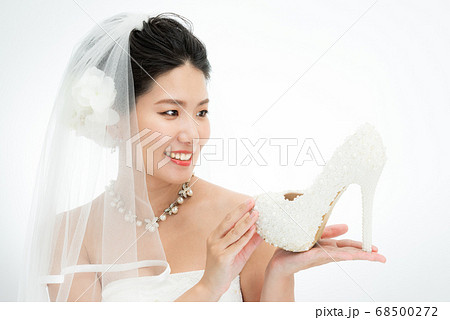 ウェディングドレスの女性 ウェディングドレスの女性 68500272