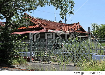 双葉郡富岡町　雑草に覆われた住宅 68501142