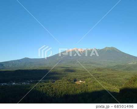 御嶽山(御岳山)の夏景色・信州から撮影 68501496