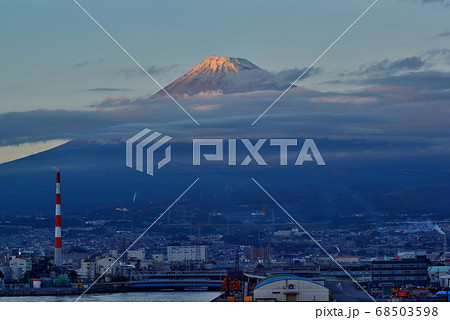 田子の浦港からの富士山の夕景 田子の浦港からの富士山の夕景 68503598