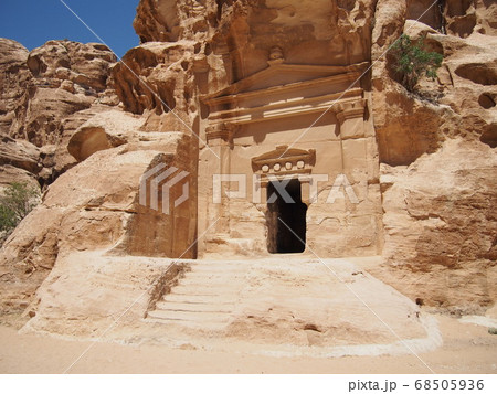 ヨルダンの遺跡リトル・ペトラ 68505936