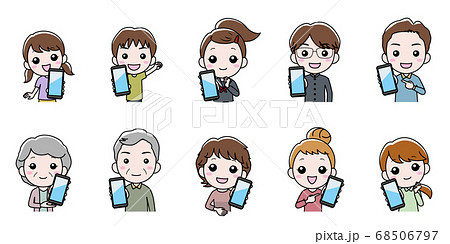 10人のスマホを見せる人たち 68506797