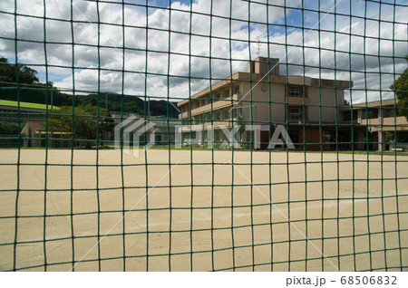 【廃校】旧岡山市立大井小学校　校庭と校舎　岡山県岡山市北区 68506832