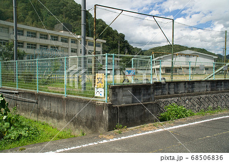 【廃校】旧岡山市立高田小学校　真夏の風景　南東より撮影　岡山県岡山市北区 68506836