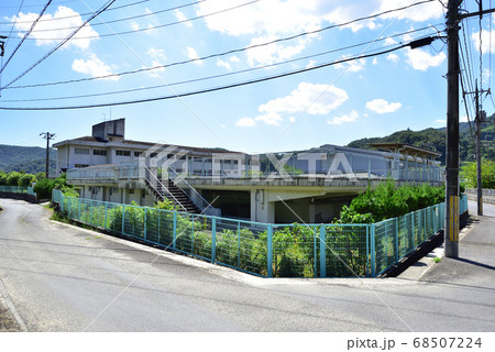 【廃校】旧岡山市立福谷小学校　真夏の風景　北東より撮影　岡山県岡山市北区 68507224