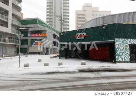 冬の雪積る札幌のライブハウス 冬の雪積る札幌のライブハウス 68507427