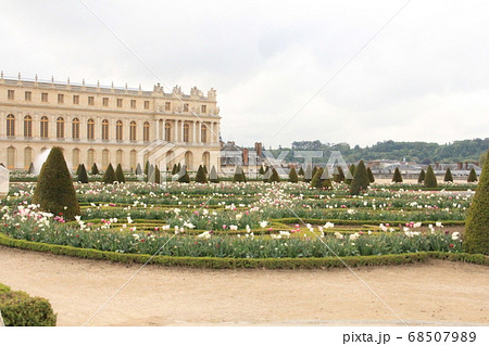 ベルサイユ宮殿のカラフルな庭の写真素材