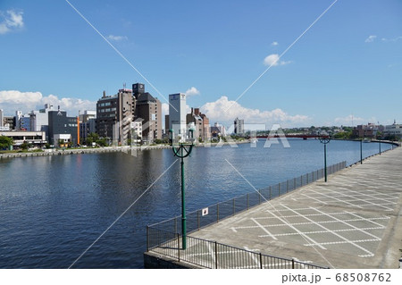 幣舞橋付近から見る釧路の風景（釧路川 68508762