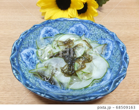 きゅうりとモズクの酢の物 68509163