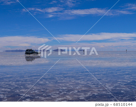 Endless landscapes with reflection like mirror of sky in Salar de Uyuni, Bolivia 68510144