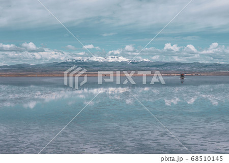 Endless landscapes with reflection like mirror of sky in Salar de Uyuni, Bolivia 68510145