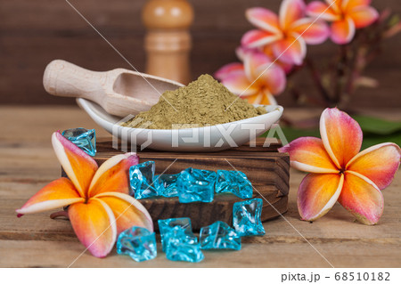 Herbal powder in plate ,concept herbal spa Herbal powder in plate ,concept herbal spa 68510182