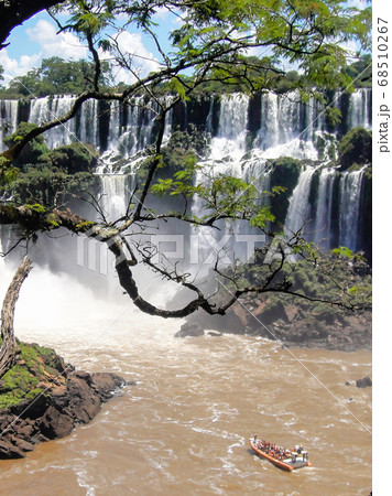 Iguazu Falls on the border of Brazil and Argentina Iguazu Falls on the border of Brazil and Argentina 68510267