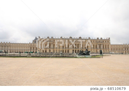 ベルサイユ宮殿の庭にある像 ベルサイユ宮殿の庭にある像 68510679