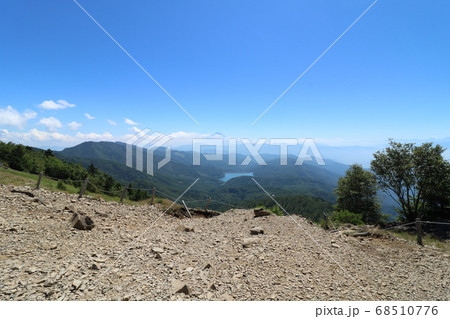 夏の大菩薩嶺からの富士山や宮見アルプスの眺め 夏の大菩薩嶺からの富士山や宮見アルプスの眺め 68510776