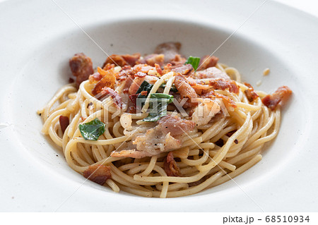 spaghetti with basil pesto and bacon - Italian food spaghetti with basil pesto and bacon - Italian food 68510934