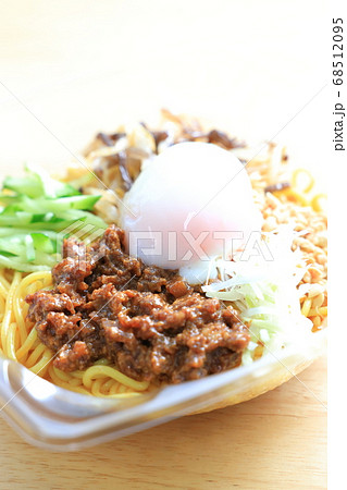 美味しい冷やし坦々麺、半熟卵のせ 68512095