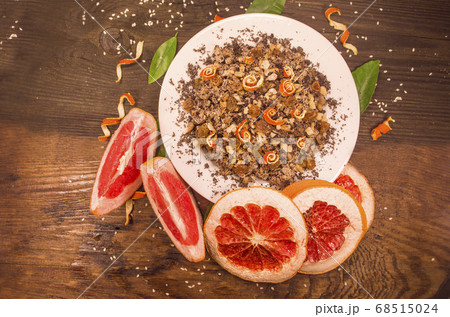 Muesli with grapefruit 68515024