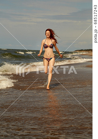 woman at sea 68517243