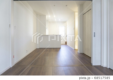 リビングルーム　新築	 68517585