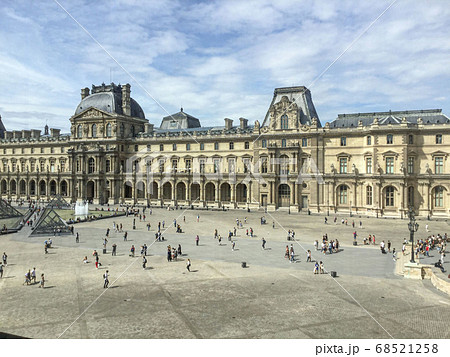 ルーブル美術館（フランス・パリ） 68521258