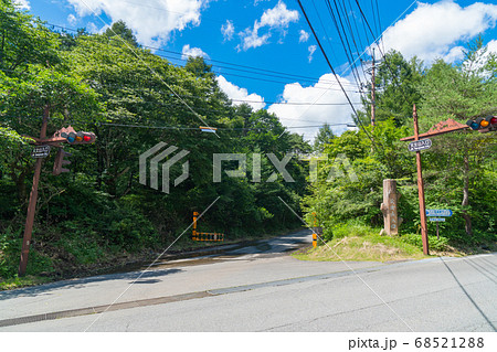 天女山の登山口付近の交差点（八ヶ岳中信高原国定公園） 68521288