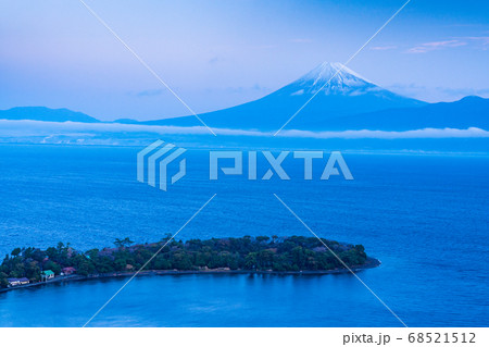 (静岡県)大瀬崎(おせざき)から海越しの富士山 (静岡県)大瀬崎(おせざき)から海越しの富士山 68521512