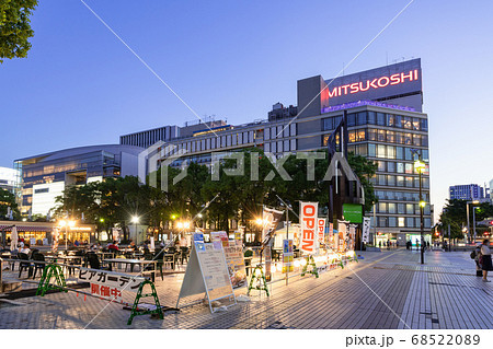 愛知県　名古屋中区・栄・都市風景　久屋大通公園　ミツコシマエヒロバス 名古屋栄三越 ビアガーデン　夜 68522089