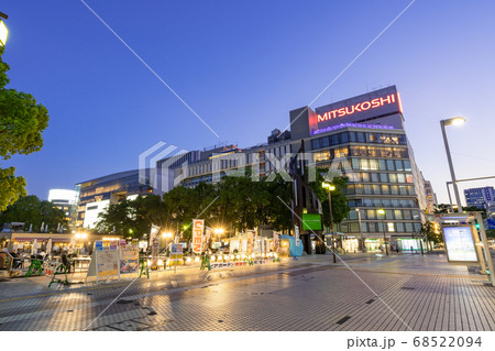 愛知県　名古屋中区・栄・都市風景　久屋大通公園　ミツコシマエヒロバス 名古屋栄三越 ビアガーデン　夜 68522094