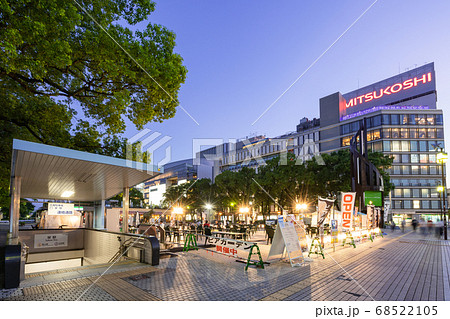愛知県　名古屋中区・栄・都市風景　久屋大通公園　ミツコシマエヒロバス 名古屋栄三越 ビアガーデン　夜 68522105