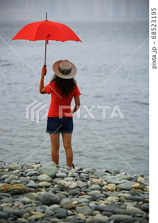傘 女性 女 68523195
