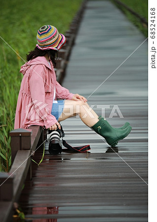 遊歩道 人物 女性 68524168