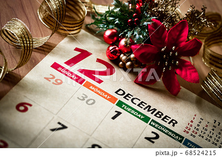 クリスマス12月のカレンダー 68524215