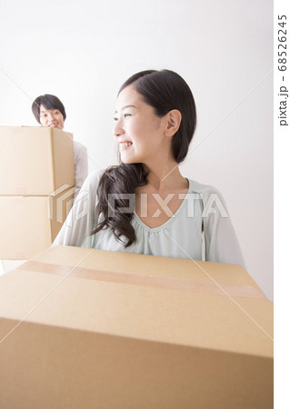 引越しをするカップル 引越しをするカップル 68526245