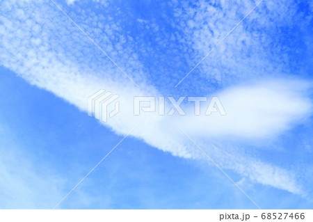 青空と白い雲 68527466