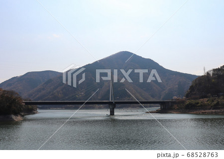 永歳橋と丹沢湖(神奈川県山北町) 永歳橋と丹沢湖(神奈川県山北町) 68528763