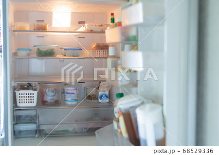 自宅の冷蔵庫の中身 68529336