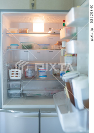 自宅の冷蔵庫の中身 68529340