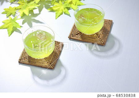 夏の冷茶ともみじ 68530838