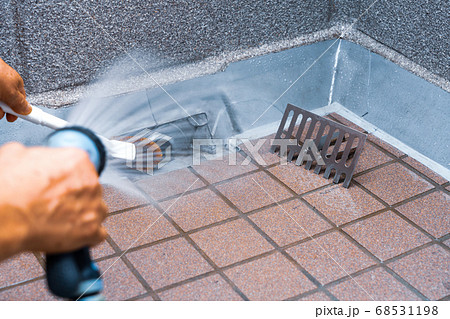 ベランダの排水溝清掃 68531198