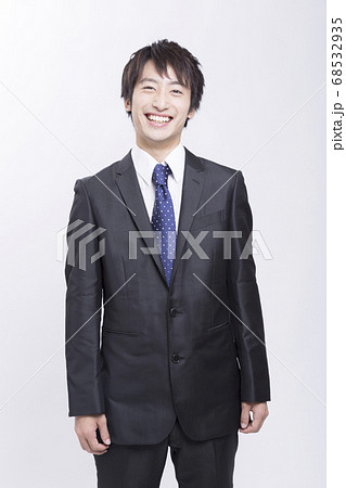 笑顔のビジネスマン 68532935