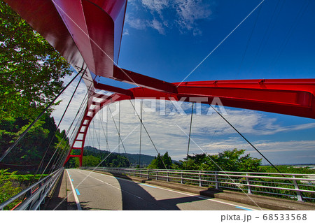 黒部川にかかる夏の愛本橋 黒部川にかかる夏の愛本橋 68533568