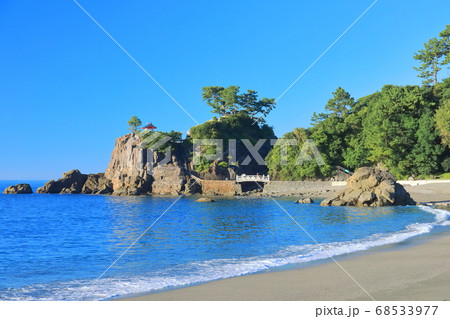 【高知県】快晴下の桂浜 【高知県】快晴下の桂浜 68533977