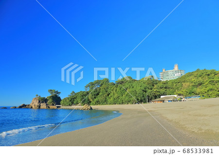 【高知県】快晴下の桂浜 【高知県】快晴下の桂浜 68533981