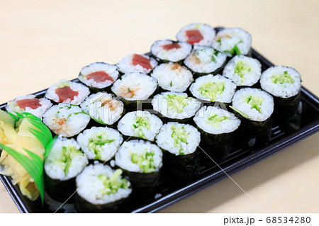 おいしいかっぱ巻と鉄火巻と梅じそ巻の盛合せ おいしいかっぱ巻と鉄火巻と梅じそ巻の盛合せ 68534280